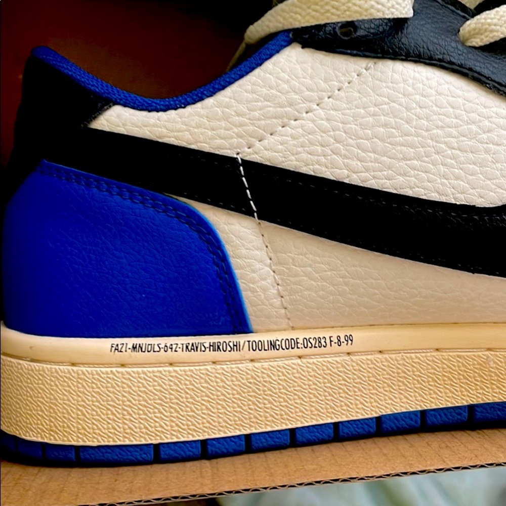 The Jordan’s x Travis scott have been worn 3 times total well taken care of